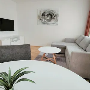 Elena Inklusive Garagenplatz Apartment Wien